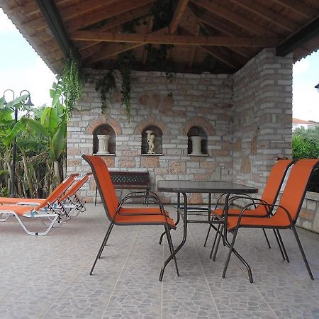 Villa Maria Chrani Luaran gambar