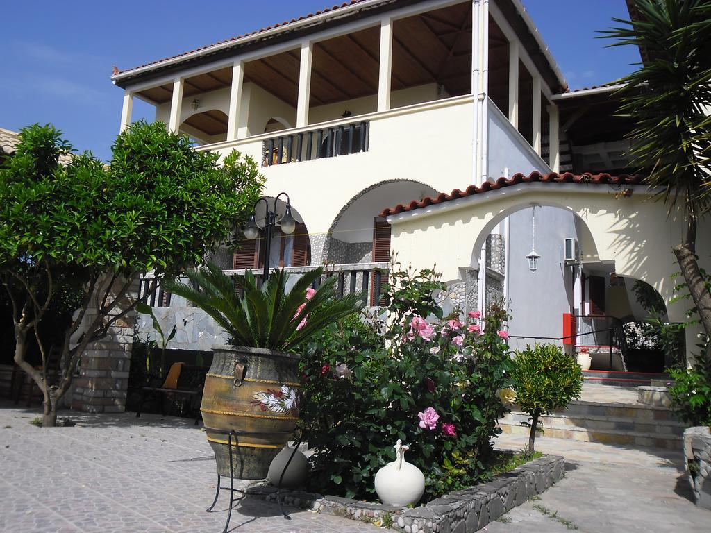 Villa Maria Chrani Luaran gambar