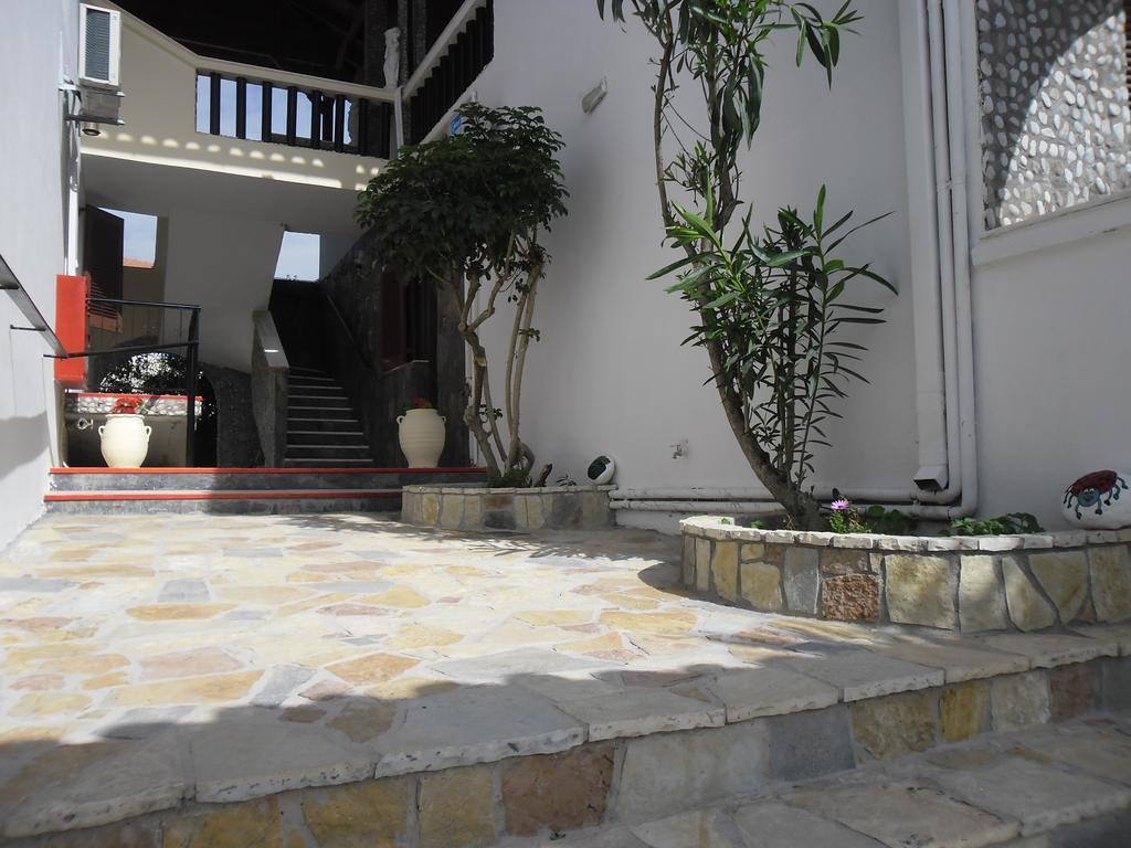 Villa Maria Chrani Luaran gambar