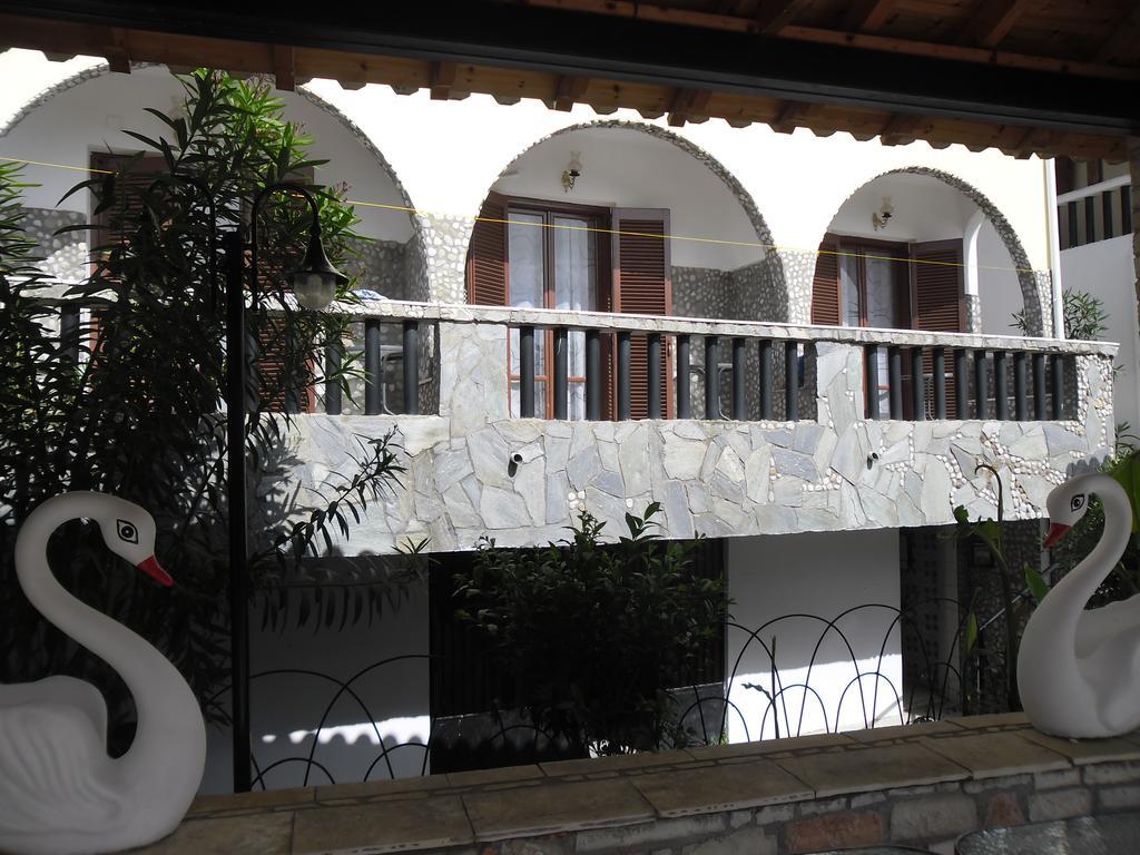 Villa Maria Chrani Luaran gambar